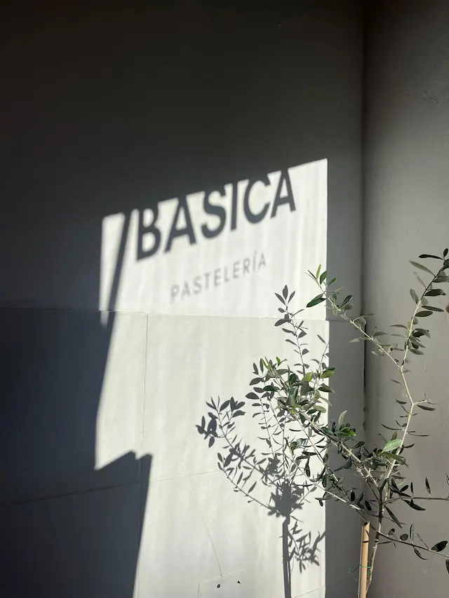 LA BÁSICA Pastelería